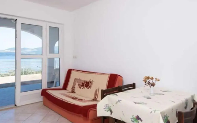 Spacious and Cozy Seafront Apartments