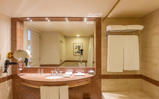 Quinto Centenario Hotel