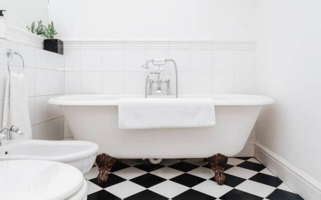 Wisteria House - Sleeps 11