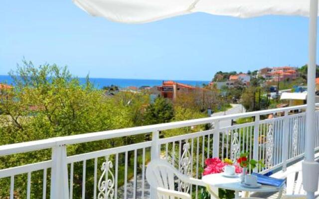 Triada Hotel
