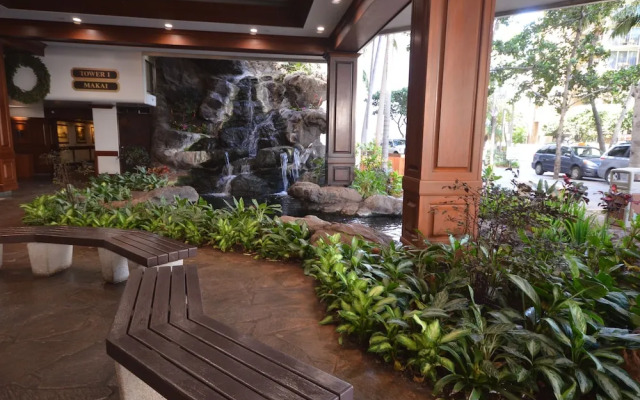 Waikiki Banyan #T1-910 by RedAwning