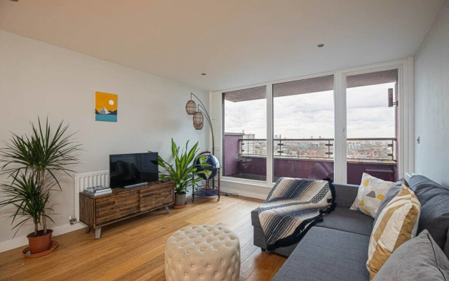 Lovely 2-bed Flat w/ Terrace in Bow, East London