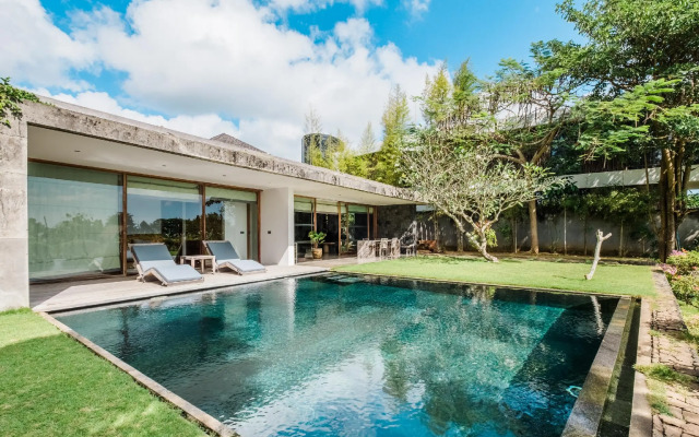 Jimbaran Balangan BeachFront Villa Nakar