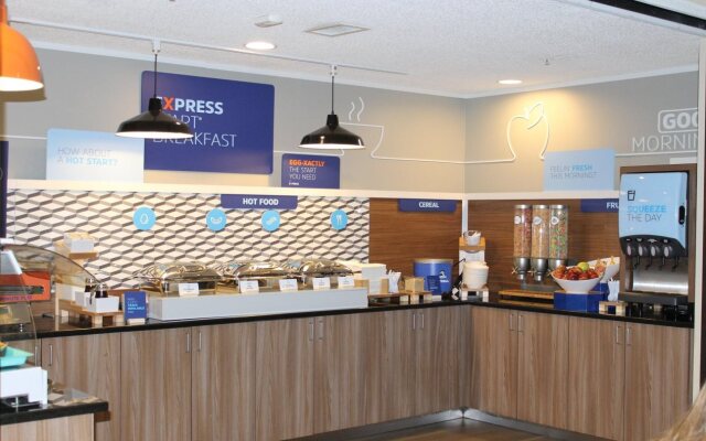 Holiday Inn Express Boston - Milford by IHG