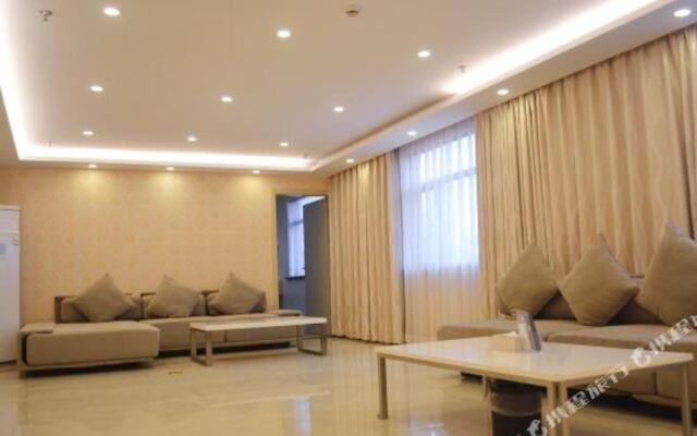 Q+ Bailing Ejia Business Hotel (Shanghai International Tourism Resort)