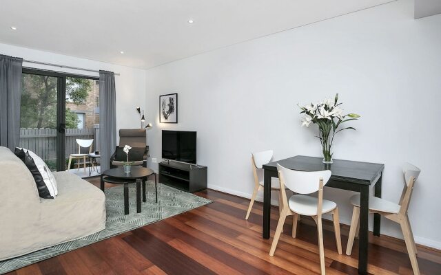 Contemporary Garden Apartment - SINC1