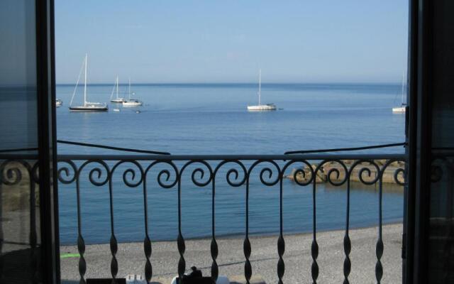 Casa Sea Life, Beachfront with Parking
