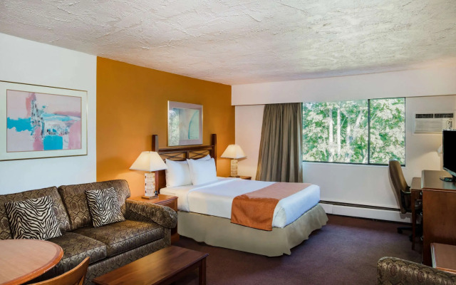 Howard Johnson Hotel by Wyndham Victoria