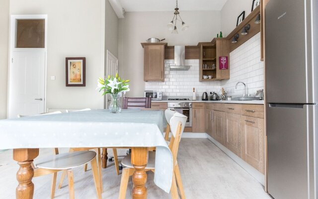Bright Two BR Period Apartment in Whitechapel