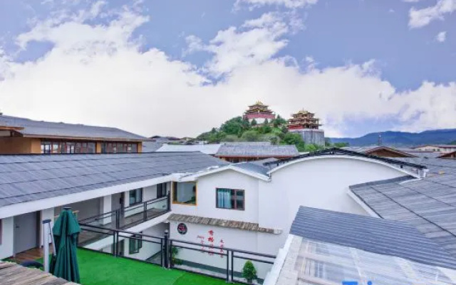 Shangri-La Banxia Time Homestay (Dukezong Ancient City Branch)