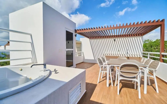 2 Bedroom PH with Rooftop & Jacuzzi in Aldea Zama