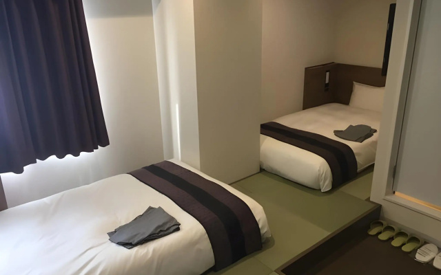 Tosei Hotel & Seminar Makuhari – Guest Rooms – Narashino