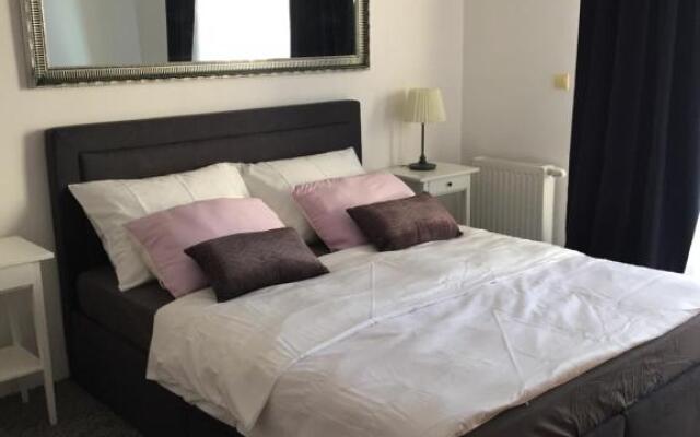 Studio apartman Lara ***
