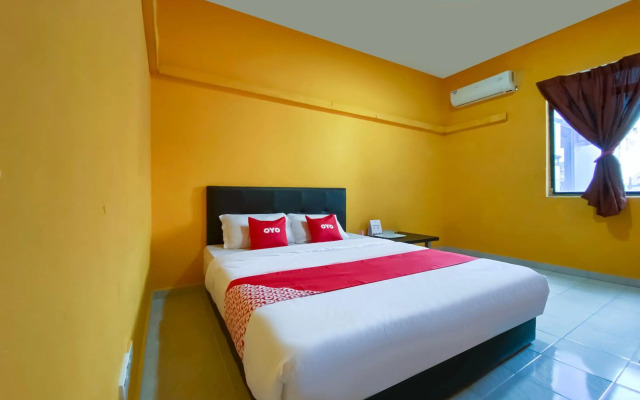 Super OYO 90039 Coop Hotel Kangar
