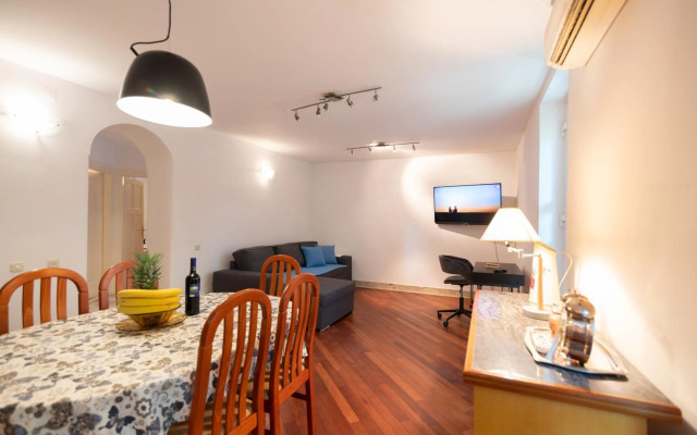 Palm garden apartment in center with big terrace