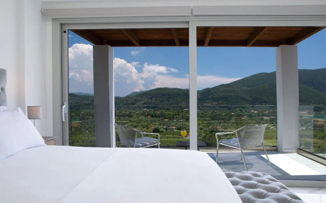 Villa O OFF White in Lefkada