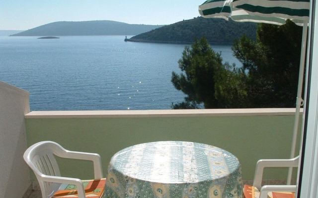 Tonka - 10 m From Beach - A3