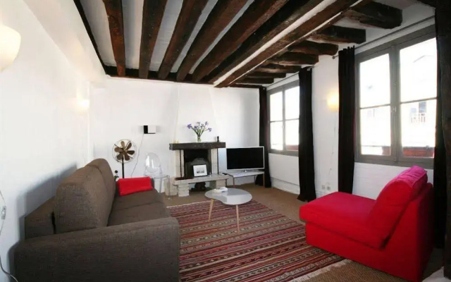 My Apartment in Paris Louvre
