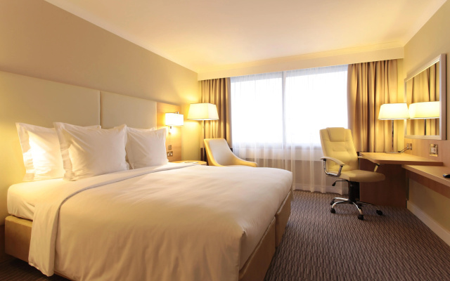 Renaissance London Heathrow Hotel - Image 3