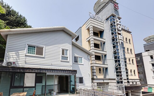 Yangju Aris Pension