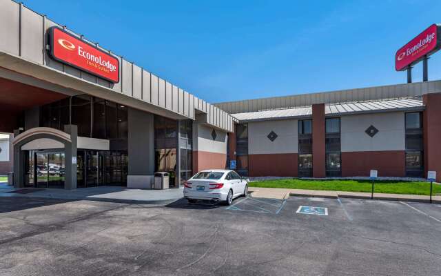 Econo Lodge Inn & Suites