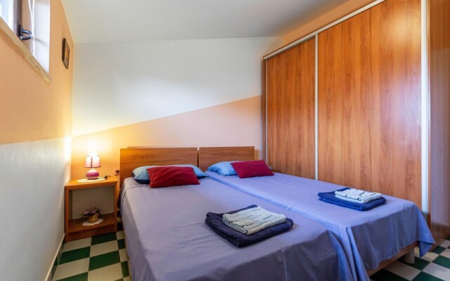 Beautiful Home in Vinkuran With Wifi and 2 Bedrooms