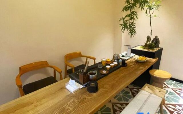 Lvji Xiangfeng Juzhusu (Kaiyuansi West Street Branch)