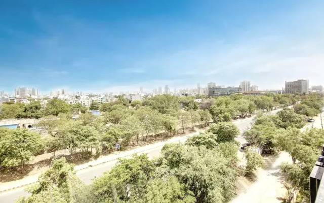 Saltstayz Select – Near Sohna Road City Center