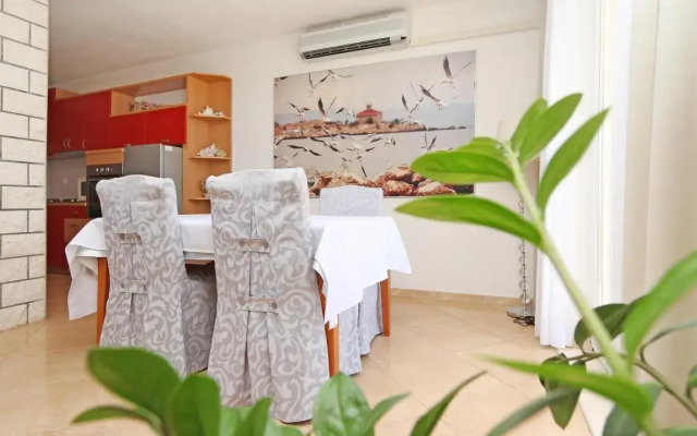 Apartments Emilija Makarska
