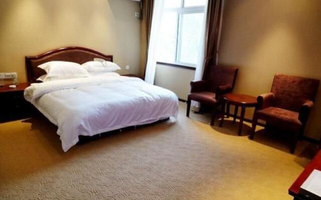 Shennongjia Holiday Hotel