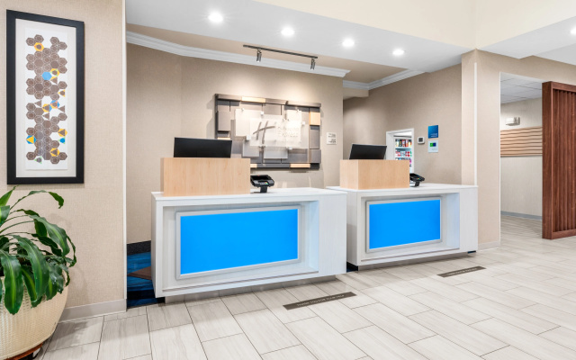 Holiday Inn Express & Suites Klamath Falls Central by IHG