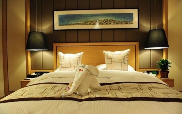 Yantai Celebrity Hotel