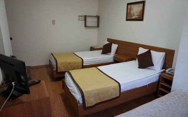 Nora Otel