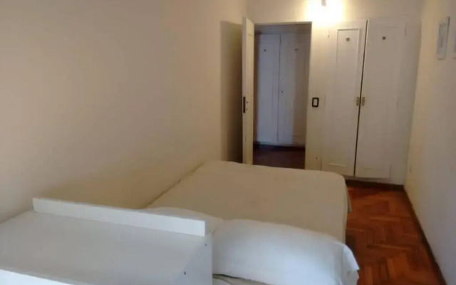 ¡Pleno Centro Con Patio Grande Y Cochera!