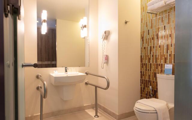 Holiday Inn Express Phuket Patong Beach Central by IHG
