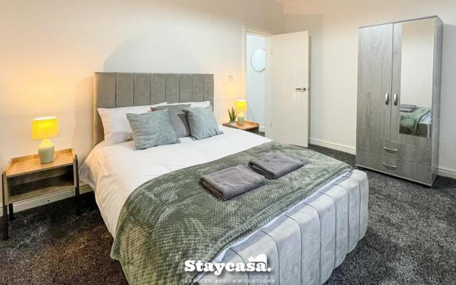 Live in Style House in Desirable Location