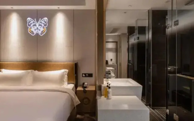 Paco Hotel (North Square Branch of Maoming HSR Station)