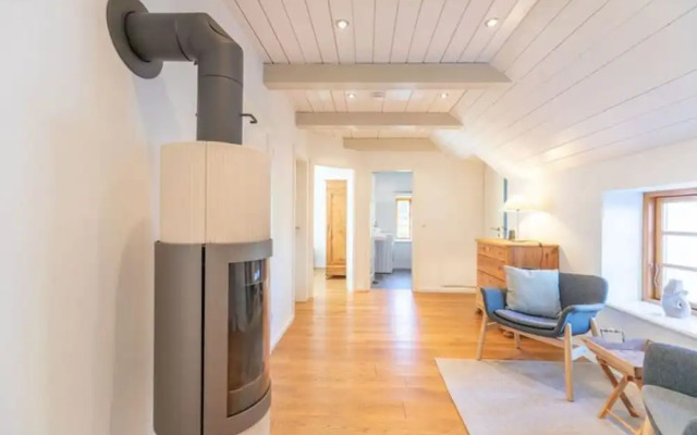 Historisches Reetdachhaus in Ruhiger Lage