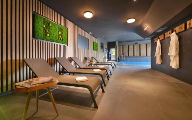 Maximilian Lifestyle Resort