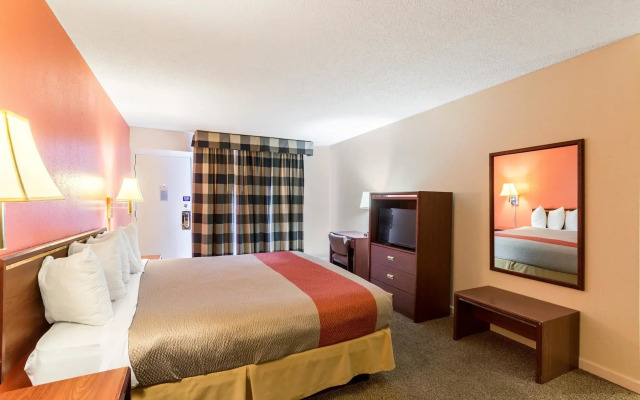 Motel 6 Butte, MT - Historic City Center