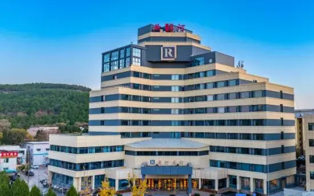 Jinan Huanghe Hotel（Hero Mountain Road）