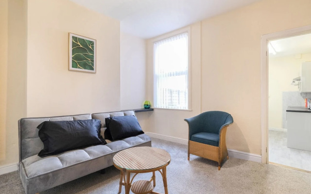 Lovely Large 2-bed House With 2 Reception Rooms