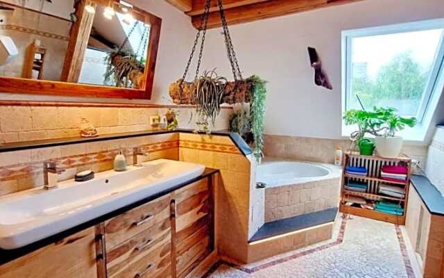 Wood & Stone Lodge 2