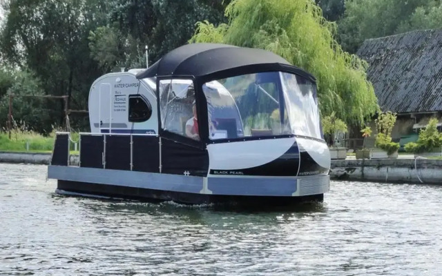 Hausboot auf der Peene, Demmin