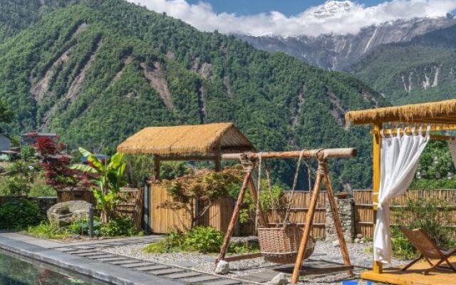 Hailuogou Lanshan Baiyunli Hot Spring Homestay