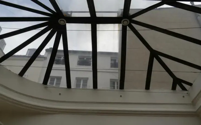 Sunny Apartment in Opera Louvre
