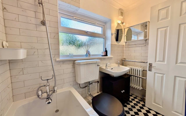 Charming Two-bedroom Home in London