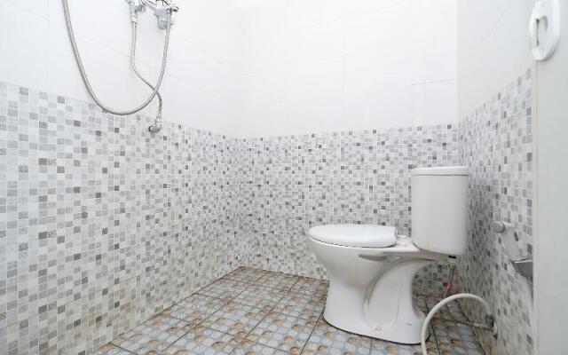 Oyo Life 1817 Kost Agus Salim