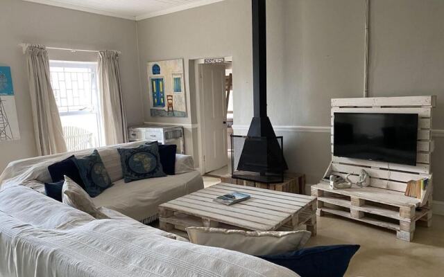 Room in Guest Room - Cozy Crner Kitehouse