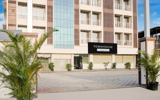Super Townhouse Vasai Express Highway Formerly Majestic Inn